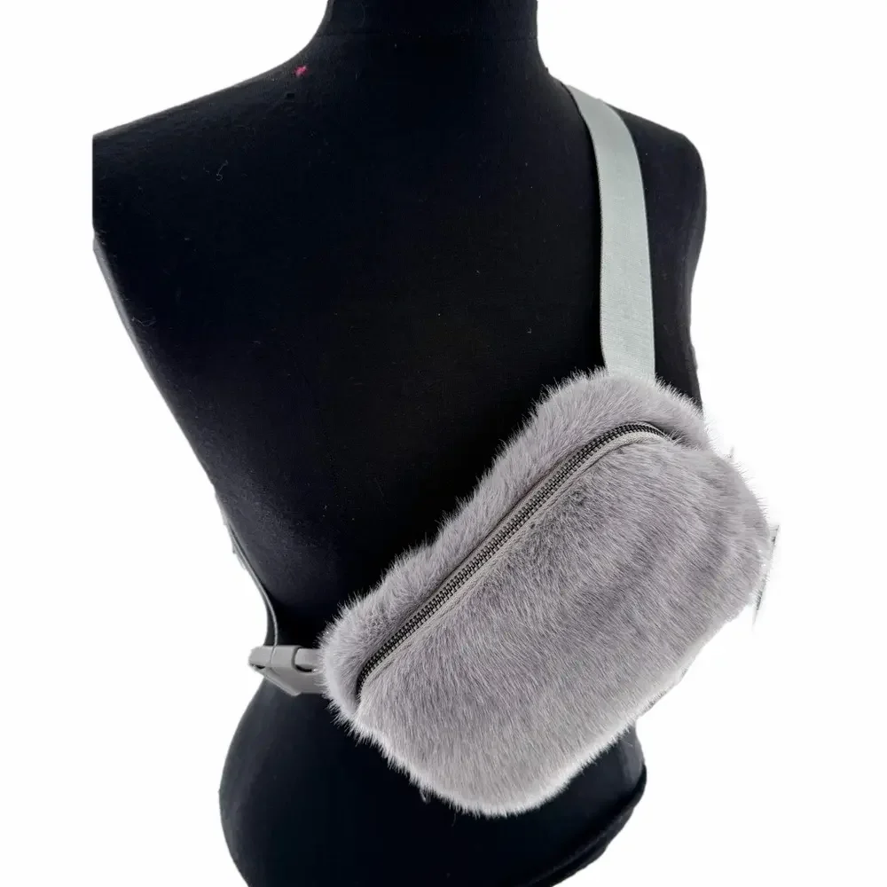 The Cashmere Project FAUX FUR Fuzzy Belt Bag Fanny Pack Gray Siper Soft NEW